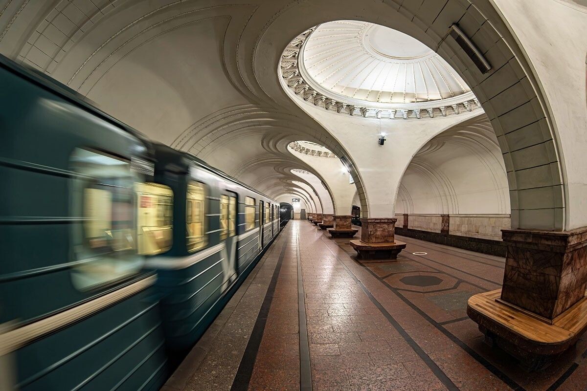 Последние поезда отправляются и после 01:00. Источник: YuTphotograph / Shutterstock / FOTODOM📷
