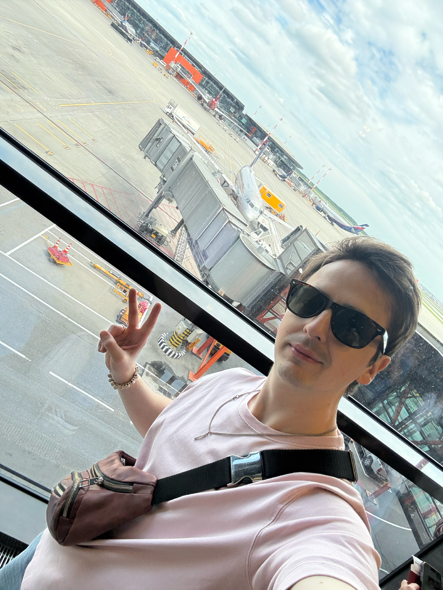 Как же это прекрасно, когда в самолёт ведёт коридор, а не автобус.