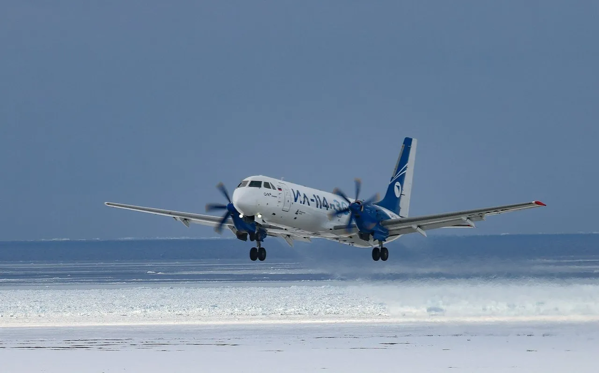 ИЛ-114-300.