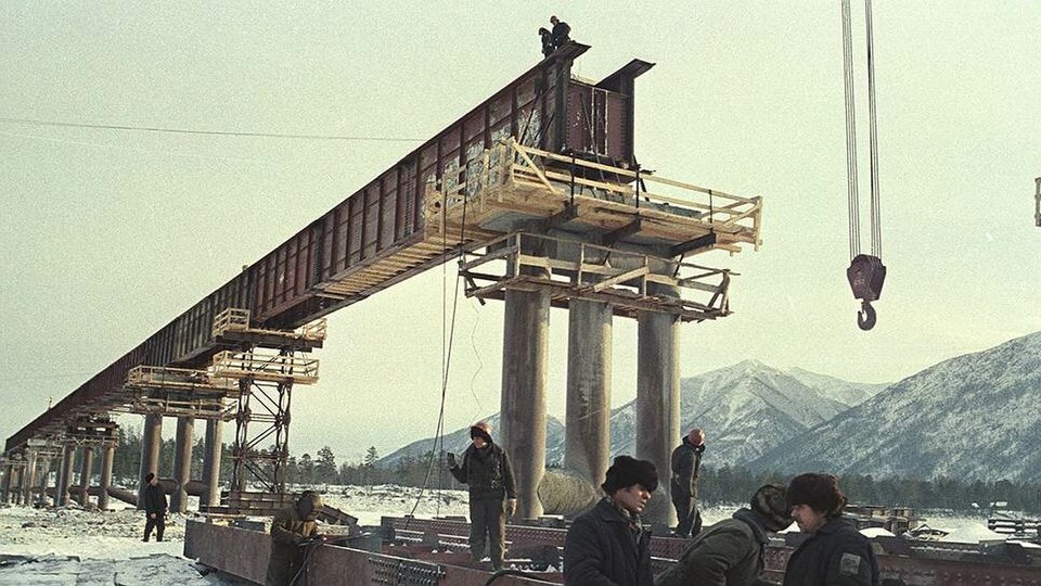 Изображение взято с сайта https://upload.wikimedia.org/wikipedia/ru/thumb/b/b3/%D0%A1%D1%82%D1%80%D0%BE%D0%B8%D1%82%D0%B5%D0%BB%D1%8C%D1%81%D1%82%D0%B2%D0%BE_%D0%92%D0%B8%D1%82%D0%B8%D0%BC%D1%81%D0%BA%D0%BE%D0%B3%D0%BE_%D0%BC%D0%BE%D1%81%D1%82%D0%B0.jpg/960px-%D0%A1%D1%82%D1%80%D0%BE%D0%B8%D1%82%D0%B5%D0%BB%D1%8C%D1%81%D1%82%D0%B2%D0%BE_%D0%92%D0%B8%D1%82%D0%B8%D0%BC%D1%81%D0%BA%D0%BE%D0%B3%D0%BE_%D0%BC%D0%BE%D1%81%D1%82%D0%B0.jpg