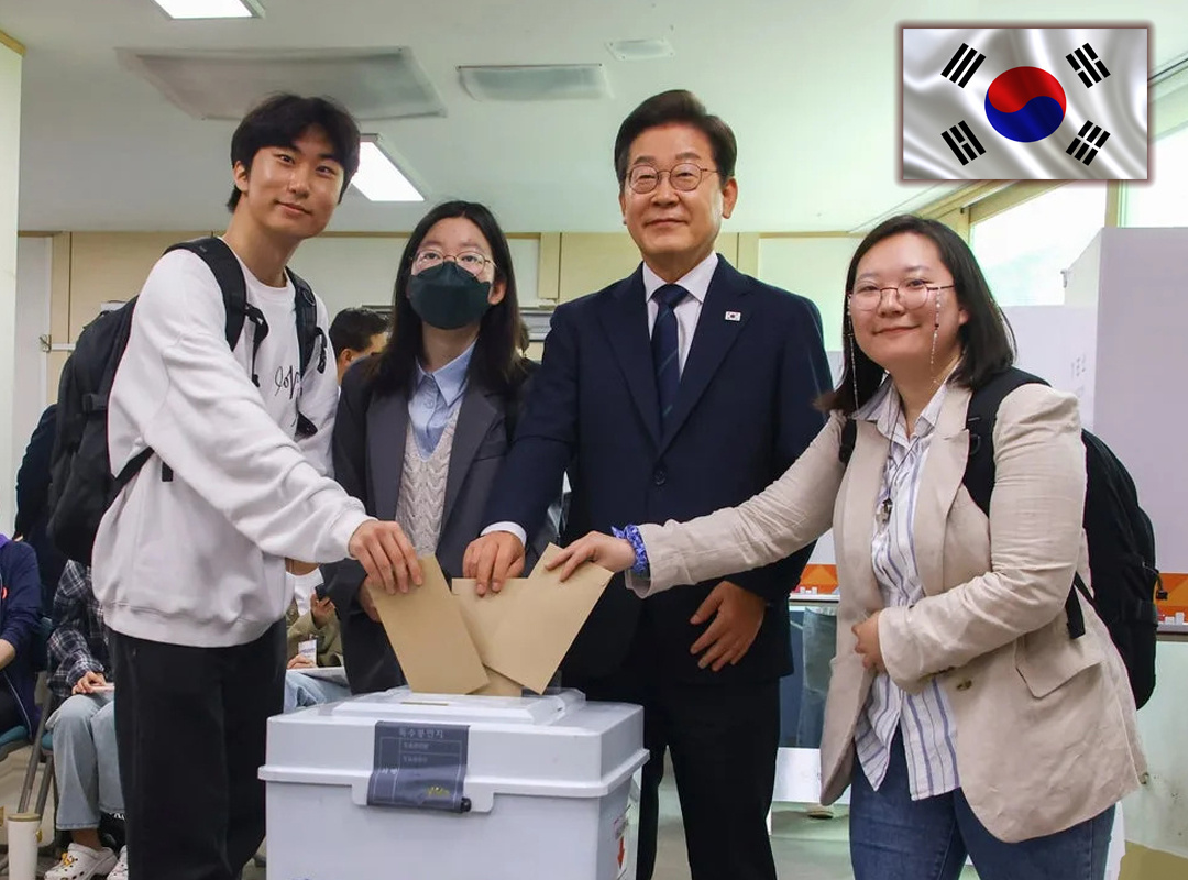 used image: South Koreans turn out in huge numbers for early voting after months-long political crisis // Internet