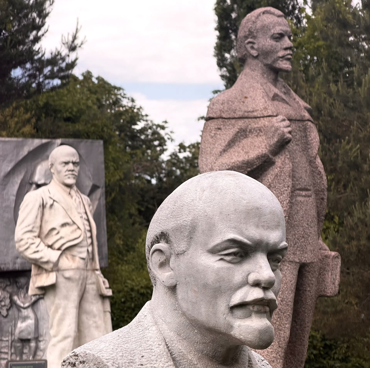 Какого только Ленина не встретишь в парке Музеон