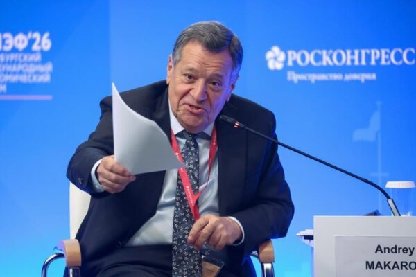 «Ну что вы, живопырки, зарабатываете бабки?». Андрей Макаров, председатель бюджетно-налогового комитета Госдумы, на ПМЭФ 2026. Фото: Росконгресс