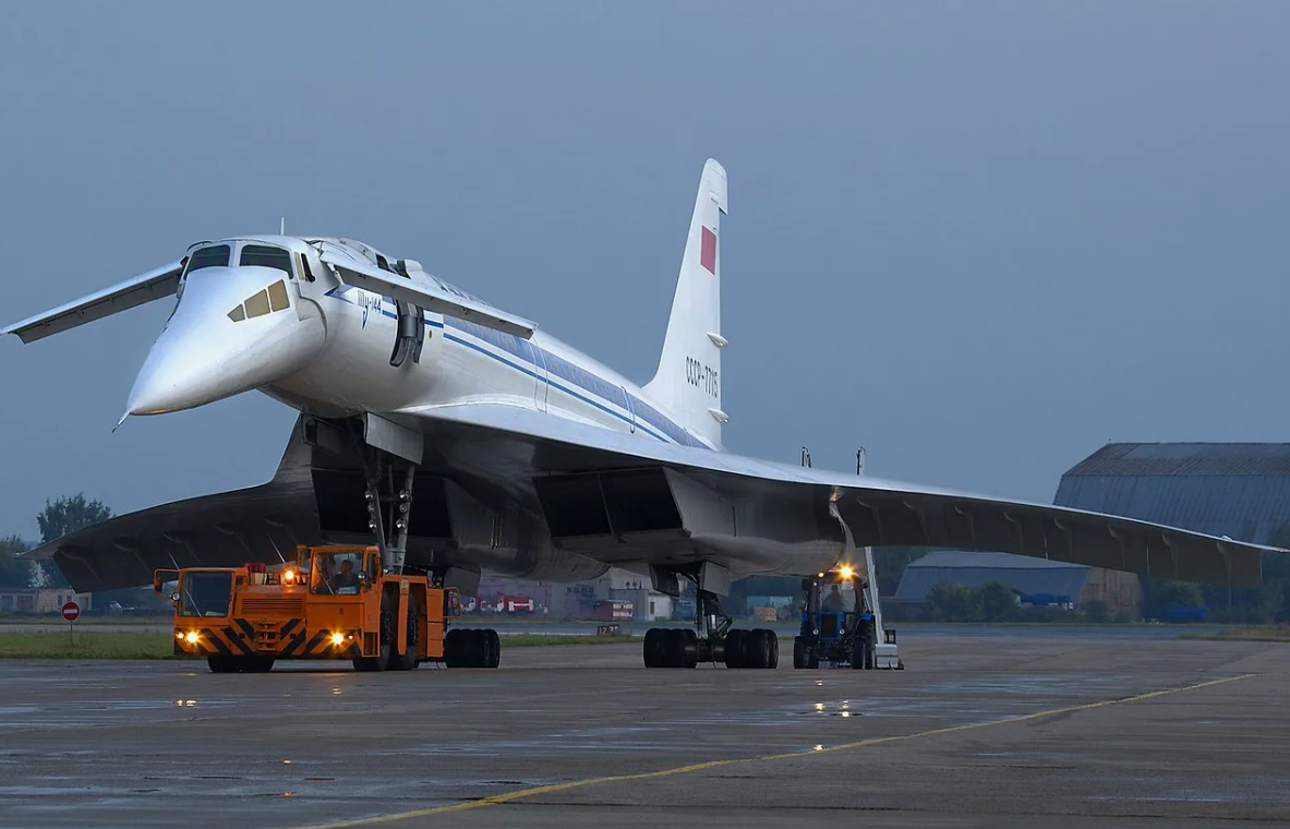 Ту-144.