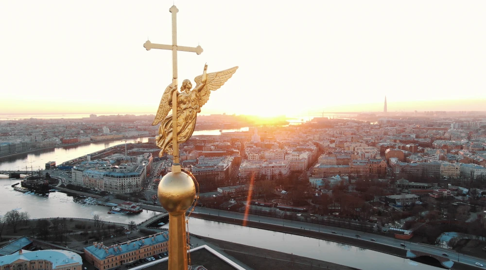 Ангел на шпиле Петропавловского собора