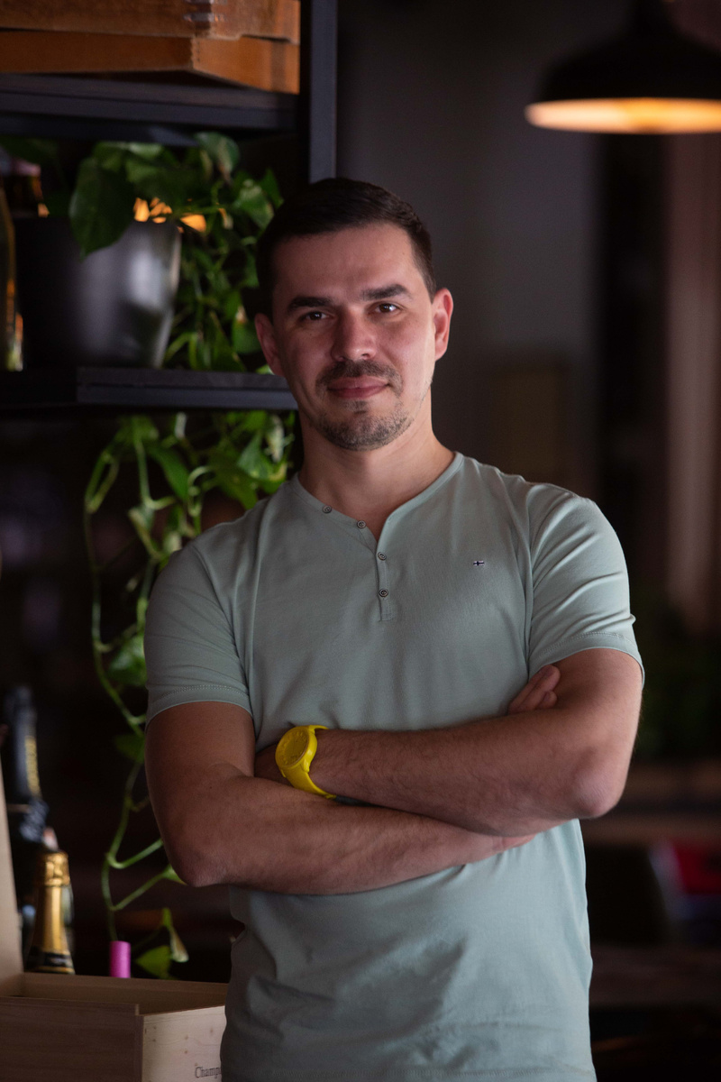 Руководитель, главный дизайнер студии Максим Храпач.