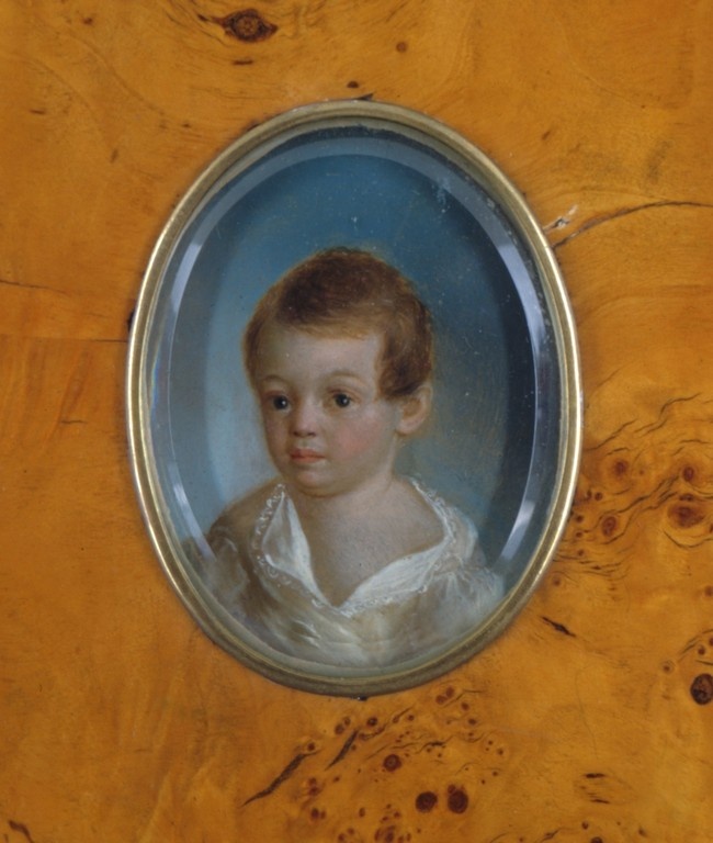
Портрет А.С. Пушкина-ребенка. Ксавье-де Местр (?). 1802. Металлическая пластина, масло. 10,0 x 7,8. Экспозиция «Пушкин и его эпоха». Пречистенка, 12/2. источник: https://www.pushkinmuseum.ru/?q=content/portret-pushkina-rebenka