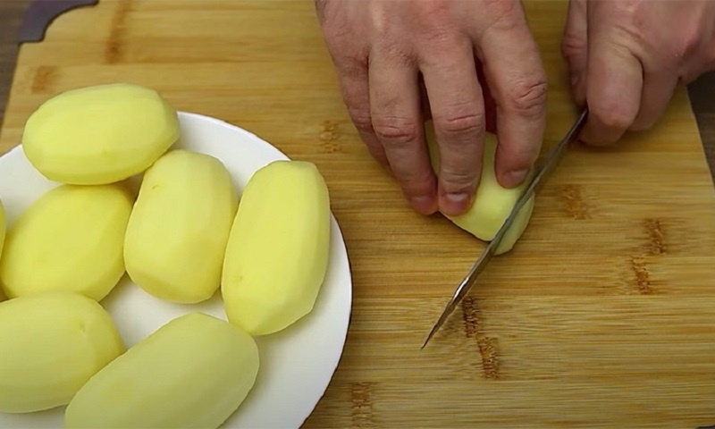 Сливочная картошка с грибами и пармезаном: секрет сочной запеканки  