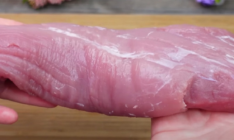 Сочные рулетики из свиного филе: секреты идеального вкуса на обычной кухне  