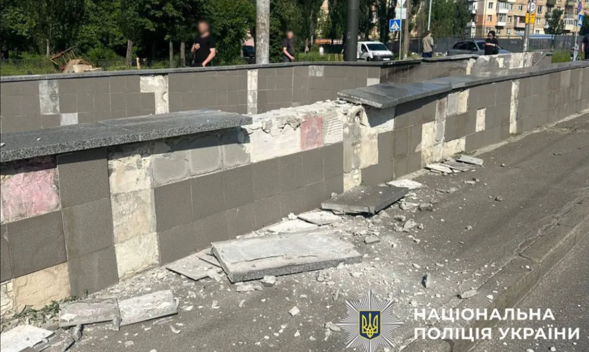    Mercedes на бешеной скорости влетел в подземный переход в Киеве: четверо погибших
