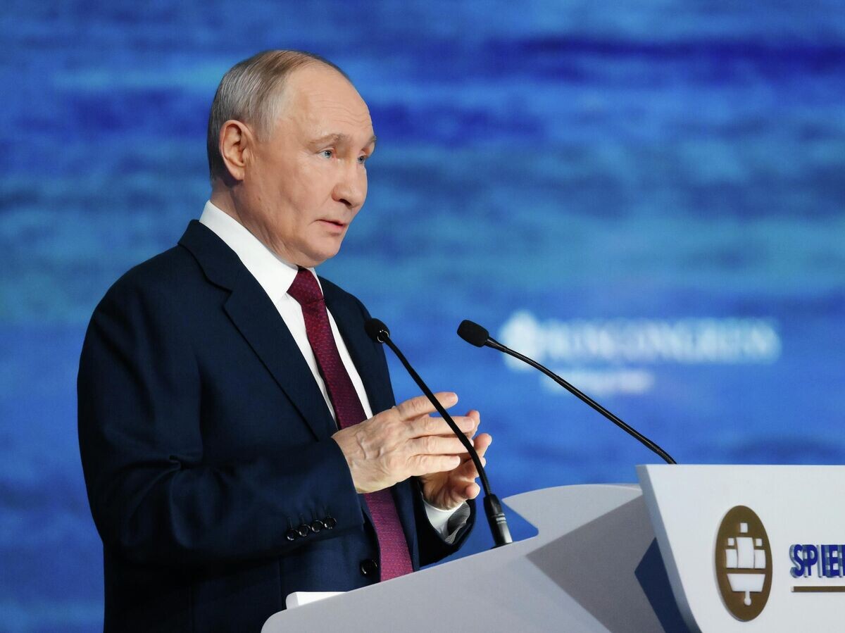    Президент РФ Владимир Путин выступает на пленарном заседании XXIX Петербургского международного экономического форума | © РИА Новости / Григорий Сысоев