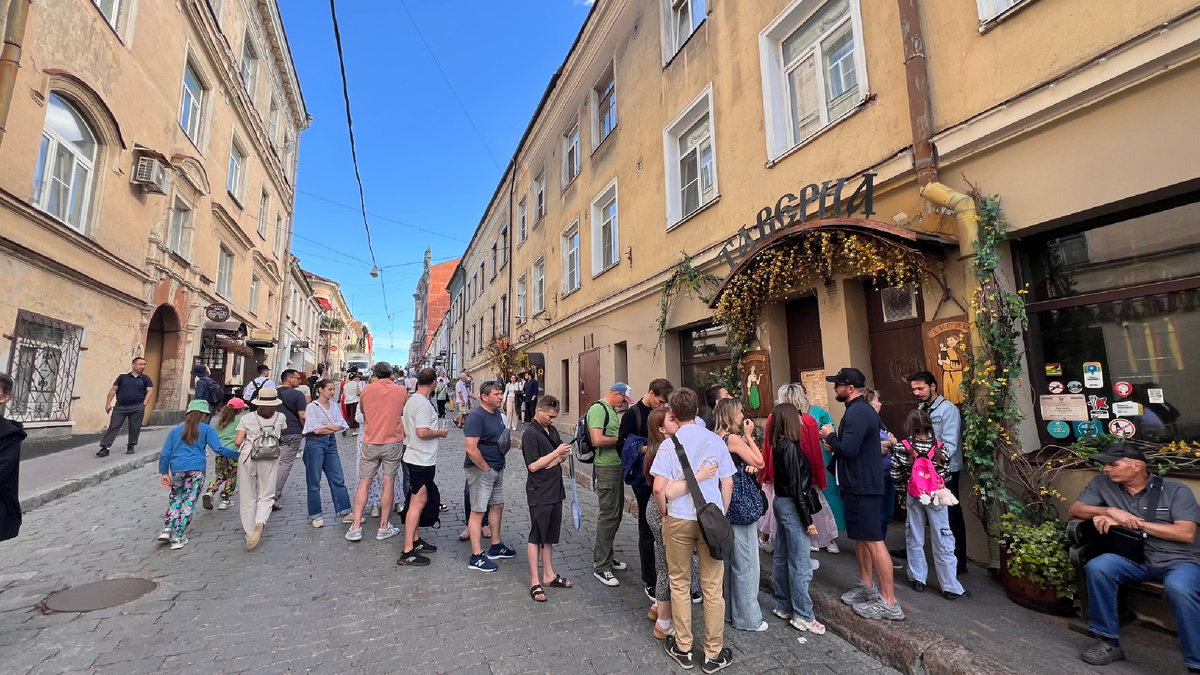 Очередь в Таверну, на дворе четверг…