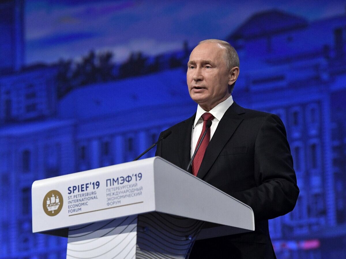    Президент РФ Владимир Путин выступает на пленарном заседании Петербургского международного экономического форума 2019 | © РИА Новости / Алексей Никольский