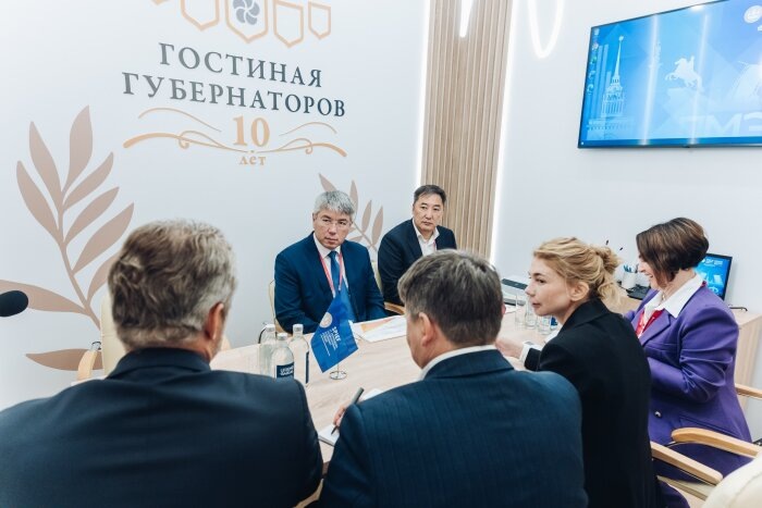 Глава Бурятии проявил максимум активности на ПМЭФ / Фото: правительство РБ