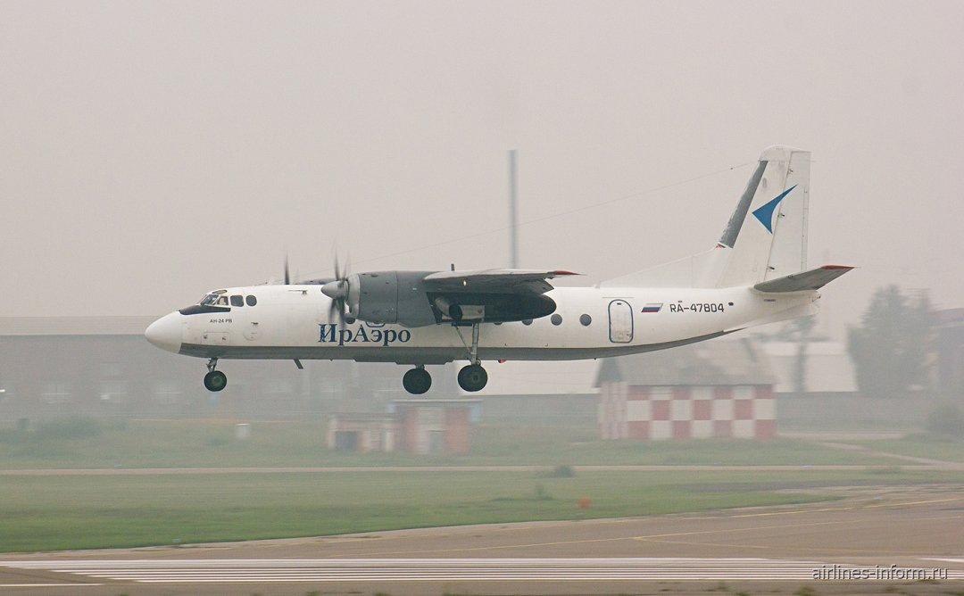    Самолет Ан-24 RA-47804 авиакомпании ИрАэро