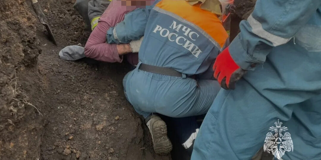 В Набережных Челнах двоих рабочих завалило при проведении земляных работ