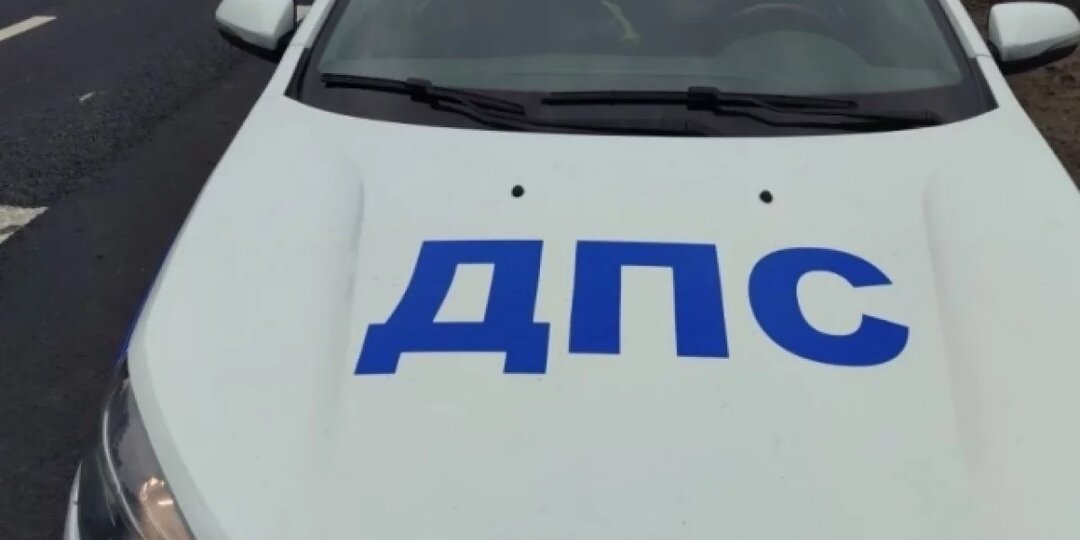 Иномарка перевернулась возле одного из торговых центров Ярославля
