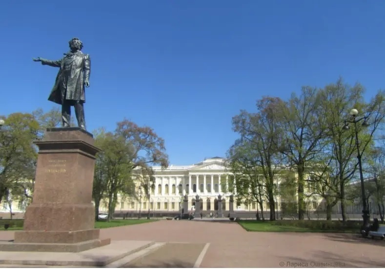 Памятник А. С. Пушкину в Санкт-Петербурге / ©Лариса Ошвинцева • miravis.school