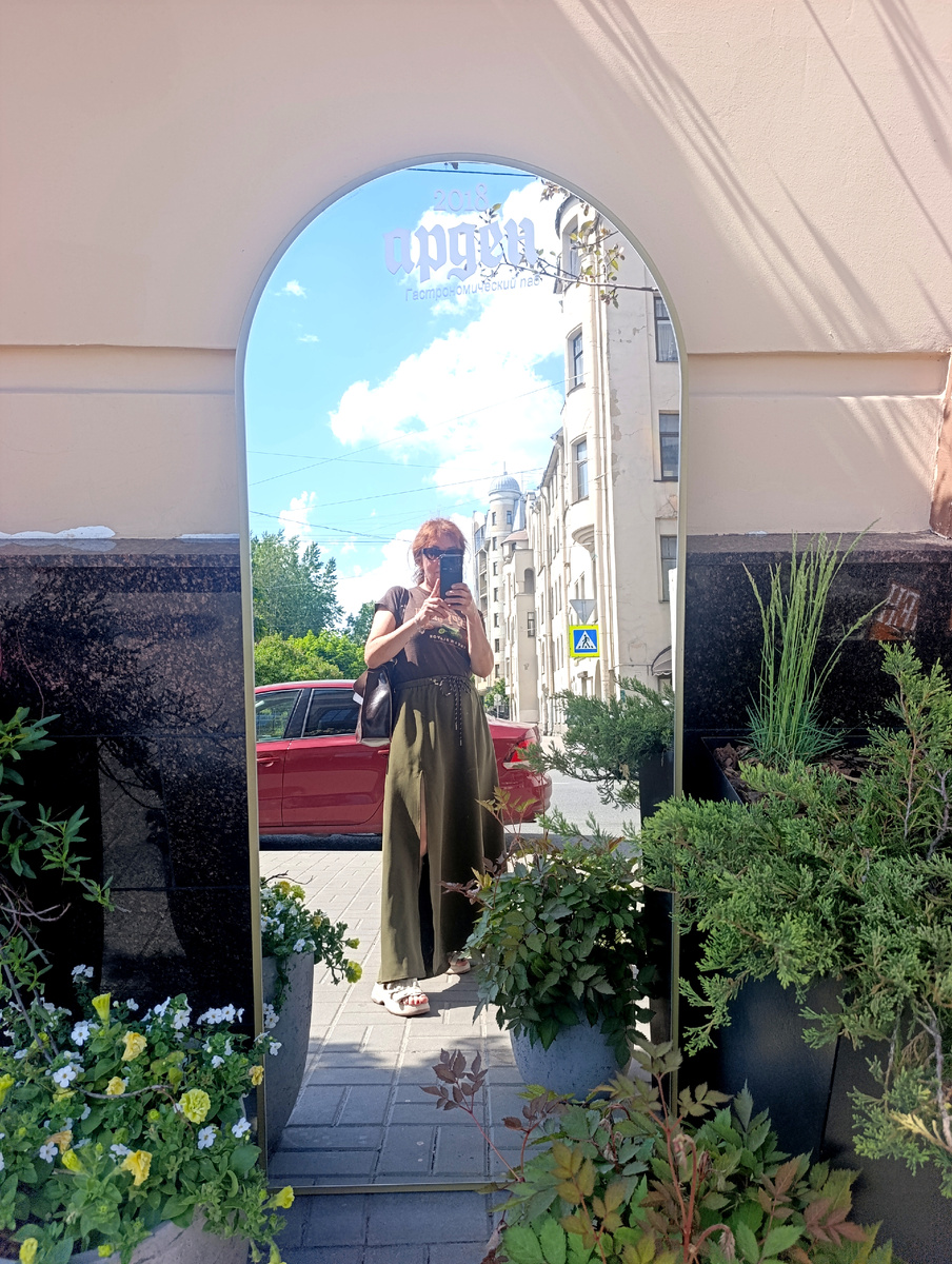 Автор вчера в городе. 