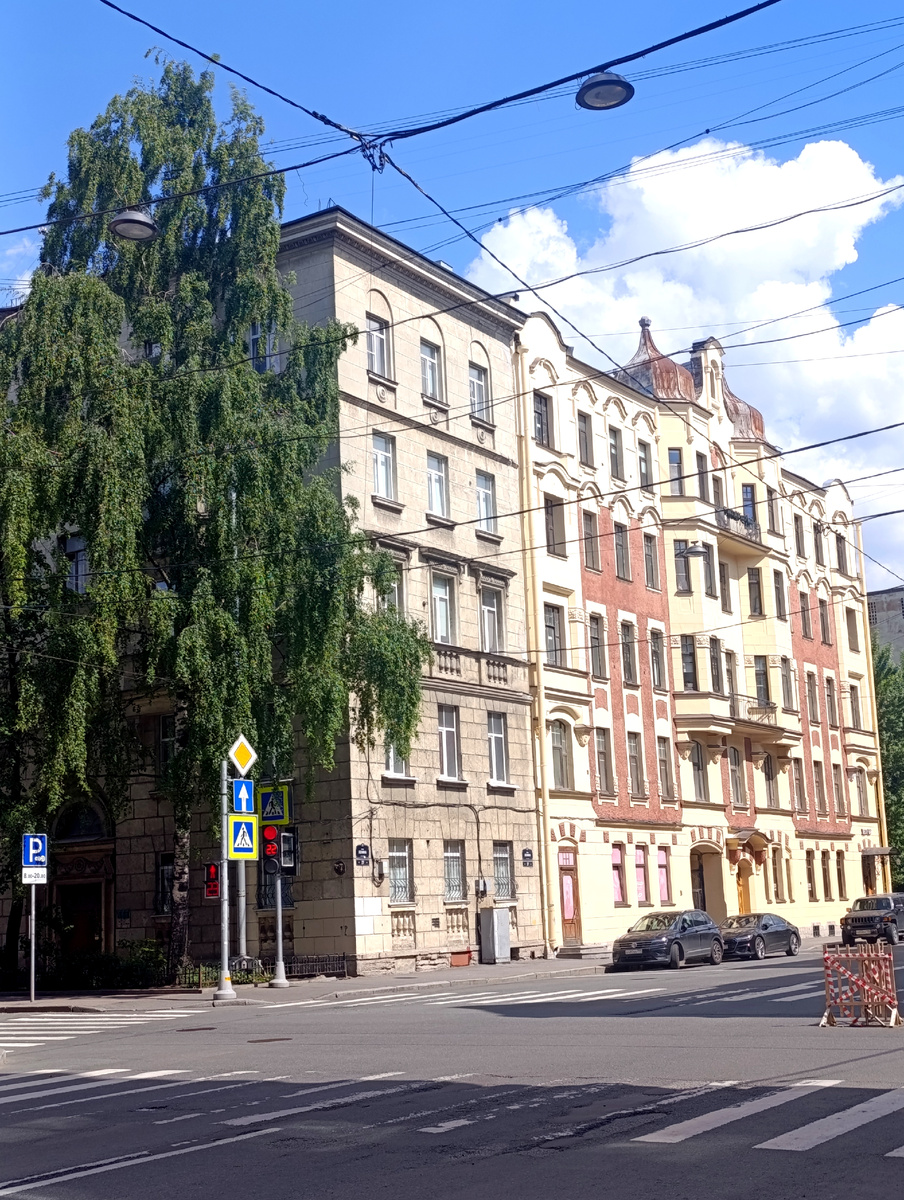 На Петроградке.