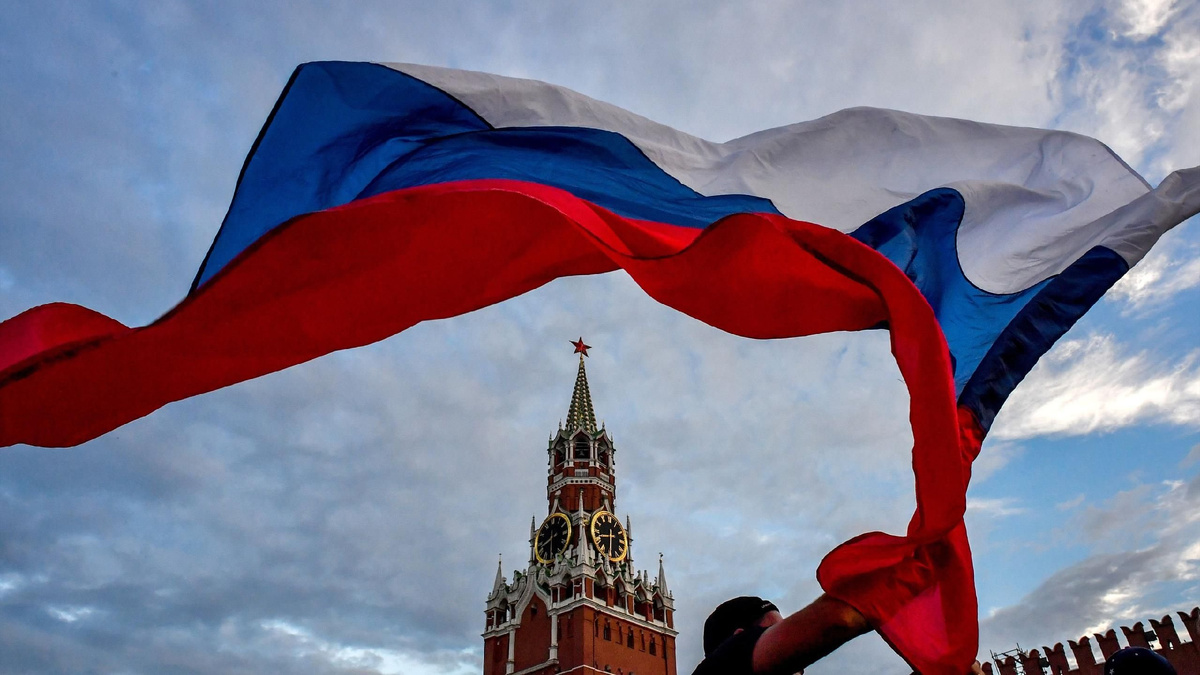 Российский флаг незыблем! (изображение российского символа из открытого источника Яндекс).