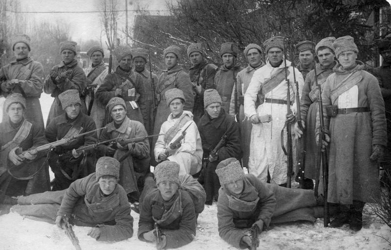 Бойцы Красной Армии занимают оставленные немцами территории, зима 1918 года