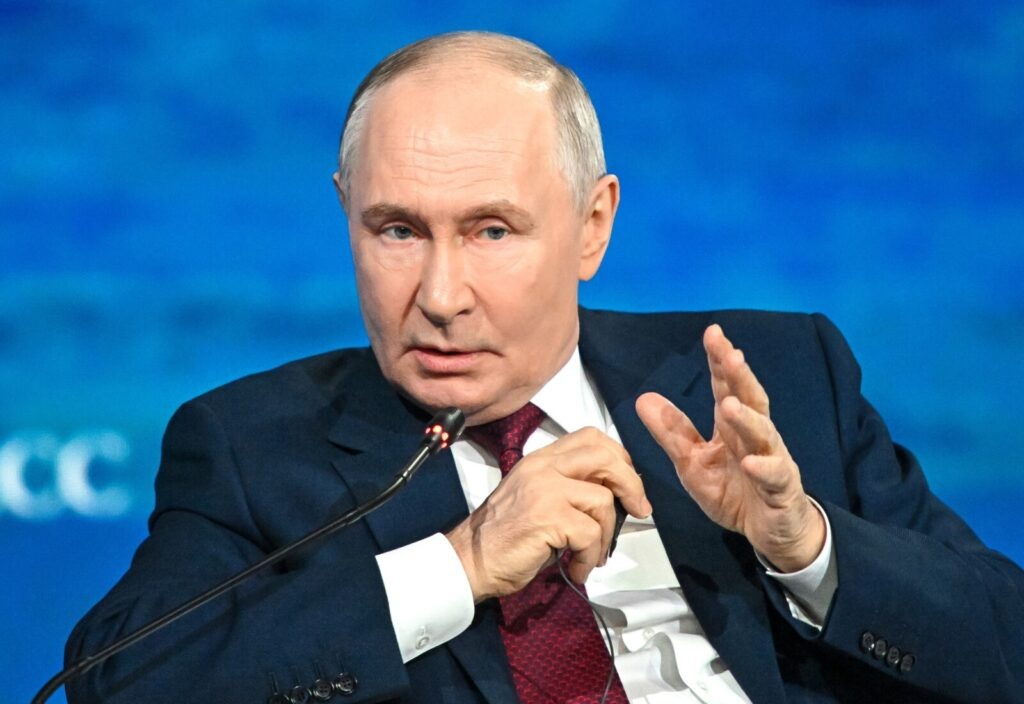    Президент РФ Владимир Путин на пленарном заседании XXIX Петербургского международного экономического форума. Сергей Бобылев / РИА Новости