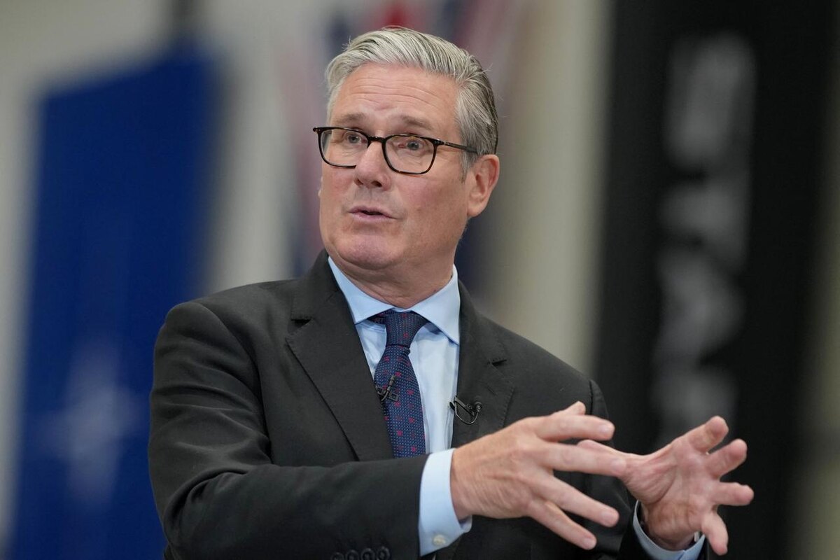 Британский премьер, Кир Стармер (https://www.turkiyetoday.com/world/uks-starmer-warns-russia-could-attack-nato-by-2030-3221377)