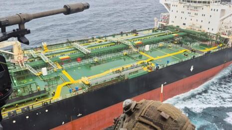 Арестованный французами танкер, подозреваемый в перевозке российской нефти (https://www.theguardian.com/world/2026/jun/01/macron-french-navy-boarded-russia-linked-oil-tanker-atlantic)
