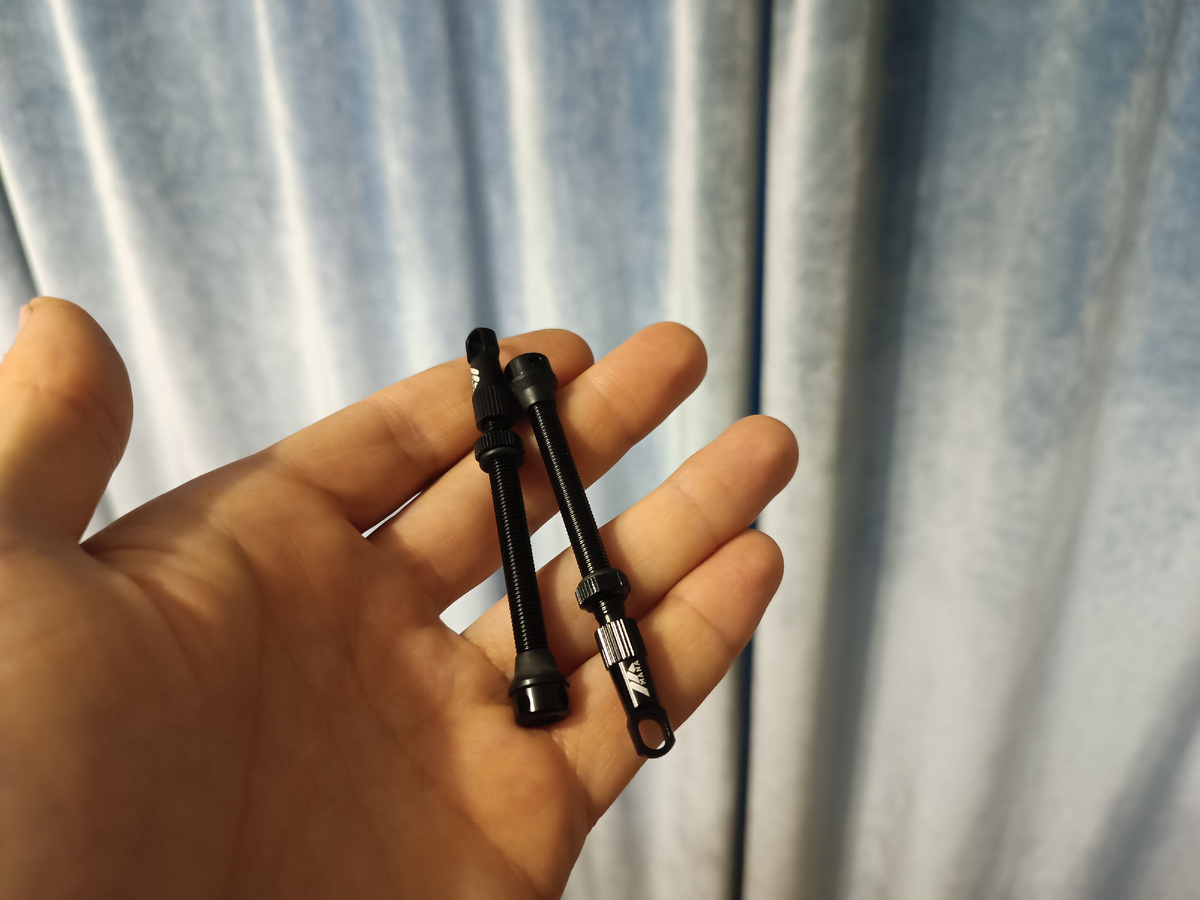 Ниппели MANA Presta для бескамерных велосипедов 63MM Black. Вес 12 грамм.