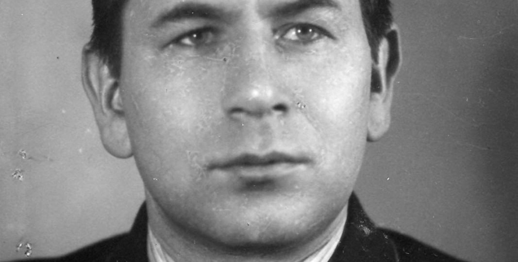Горный инженер-геолог 1 ранга Кореневский со знаками различия инженерно-технического состава Министерства геологии образца 1947 года