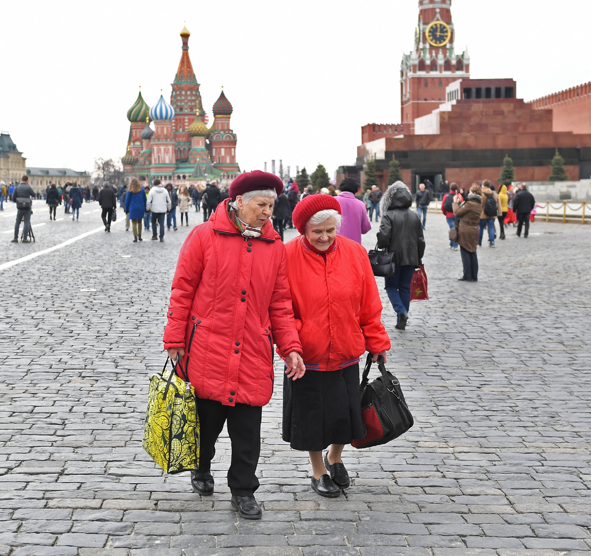 Из открытых источников в интернете. Старшее поколение  в Москве. 