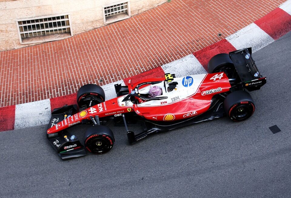    Льюис Хэмилтон: Почему-то поведение машины кардинально изменилосьFerrari