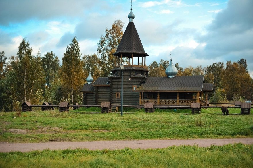 В "Русской деревне Шуваловка" /фото с сайтаhttps://www.fiesta.ru/