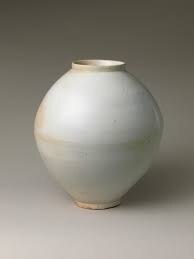Лунная ваза. Первая половина XVIII векаThe Metropolitan Museum of Art