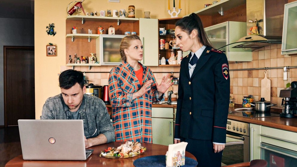 Тимофей Якомульский, Ксения Щербакова и Евгения Романова в сериале «Любовь и другие иллюзии»
