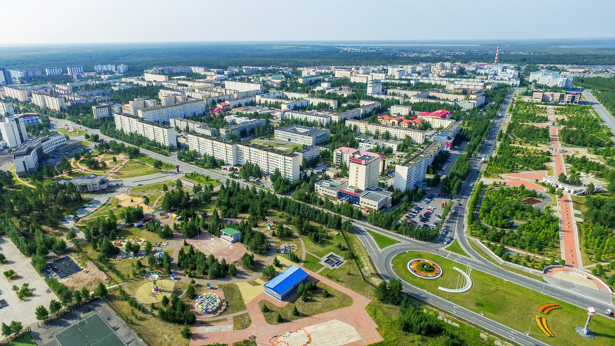Когалым, Ханты-Мансийский автономный округ. 65 000 жителей, тайга вокруг, средняя зарплата выше московской