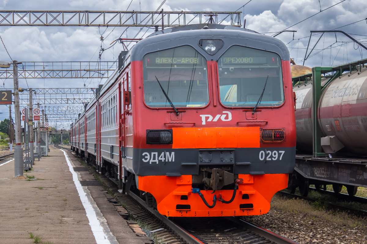 Электропоезд ЭД4М-0297 сообщением Александров - Орехово-Зуево