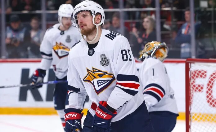 https://belarushockey.com/khl/news/2022/03/31/stalo-izvestno-sostojanie-makljukova-poluchivshego-tjazheluju-travmu/