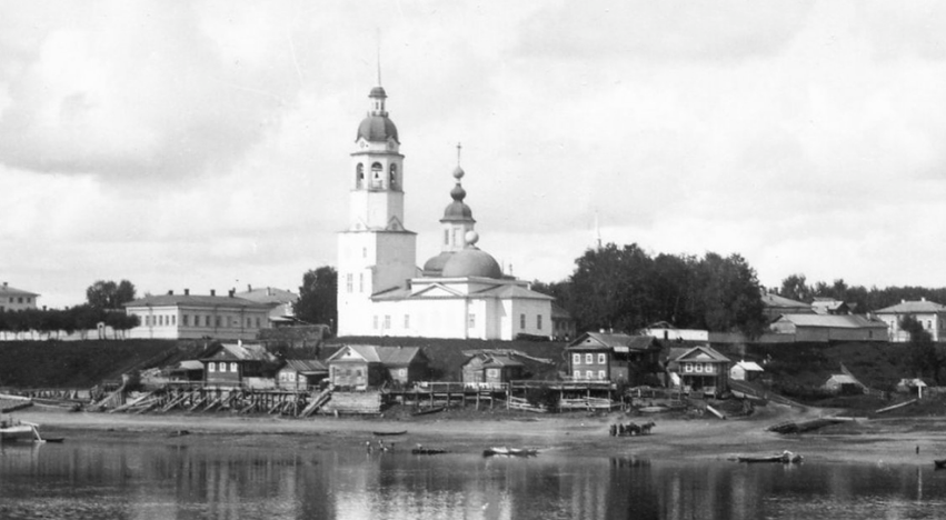 Вид на Успенский храм с реки Сухоны. Фото нач. XXв. Источник: https://qr35.ru/ru/obekty/o3510163002