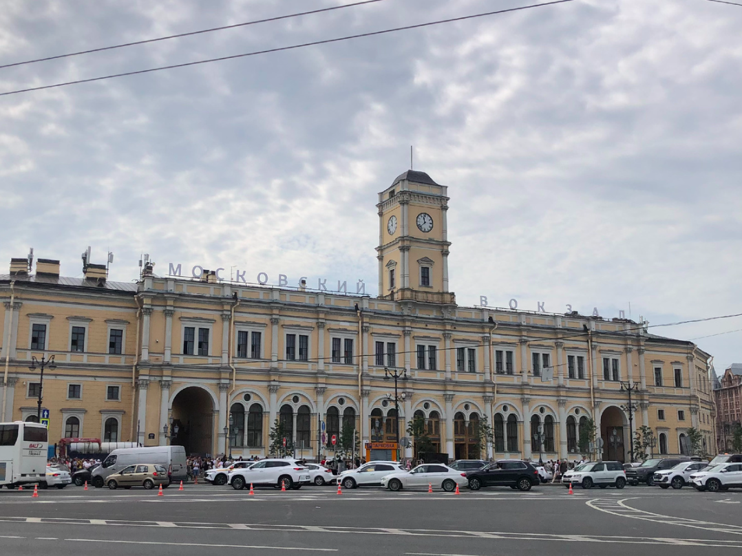 Московский вокзал в Петербурге.