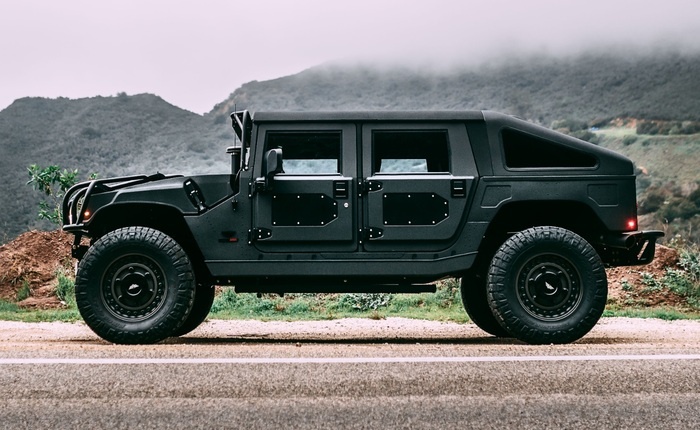 Hummer H1, широкий автомобиль с высоким клиренсом. Фото: topgear.com