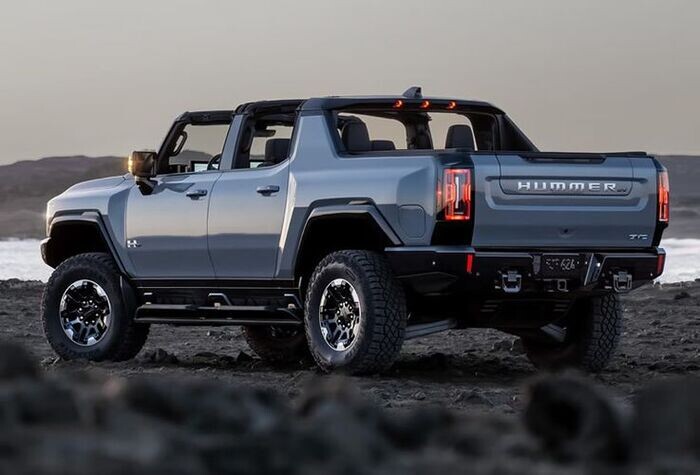 GMC Hummer EV Pickup стал одним из самых мощных электрических внедорожников, выпускаемых серийно. Фото: autopremiumgroup.ru