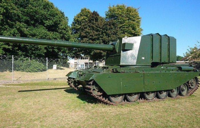 Чисто английская «хрущёвщина»: почему монструозная самоходка FV4005 так и не добралась до серии