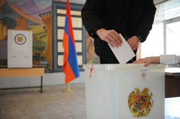 Армения готовится к парламентским выборам: основные участники и фавориты.