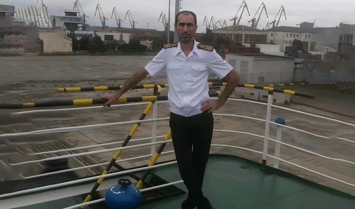 Семья погибшего в Азовском море капитана из Азербайджана поделилась воспоминаниями о нем.