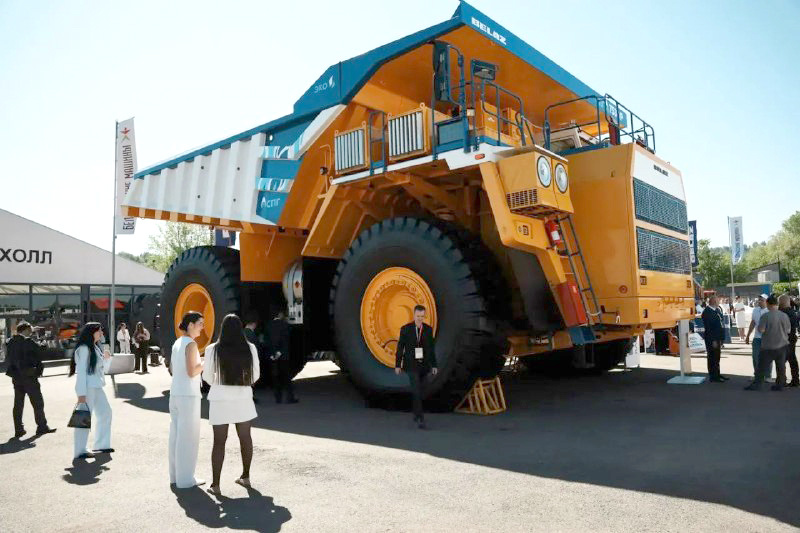 Белорусы обошли Caterpillar и Liebherr. Представлен БелАЗ-7530Р — первый в мире 220-тонный карьерный самосвал на сжиженном природном газе