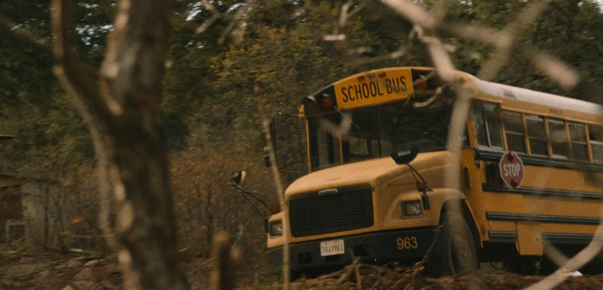 Кадр из киноленты "Школьный автобус/The Lost Bus"