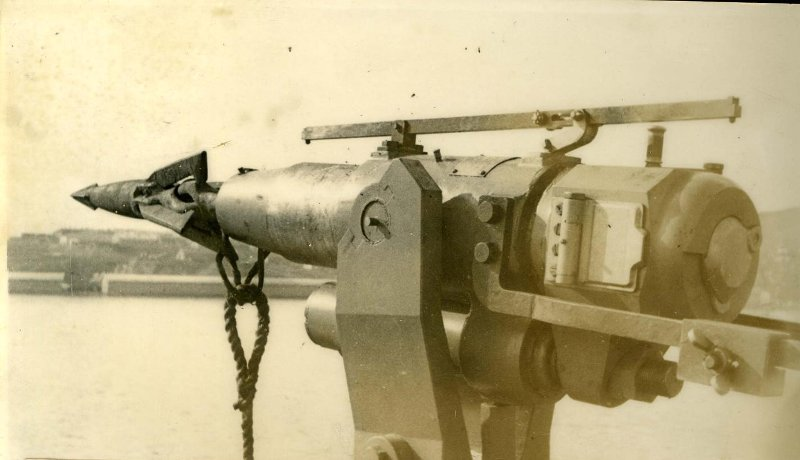 Гарпунная пушка на китобойце "Энтузиаст" в 1941, гарпунные пушки в нашей стране начали производить с 1940-х годов.