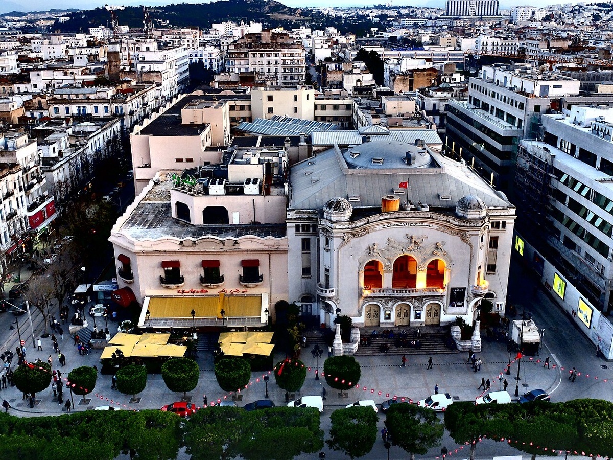 https://ru.wikipedia.org/wiki/Тунис#/media/Файл:Teatro_al_crepuscolo.jpg

